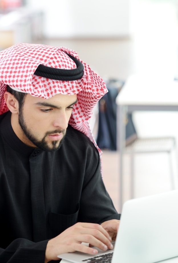 حكم قطرة العين المرطبة