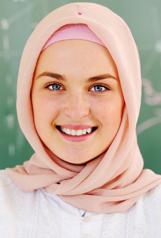 ما حكم تنظيف الأسنان بالفرشاة والمعجون في نهار رمضان