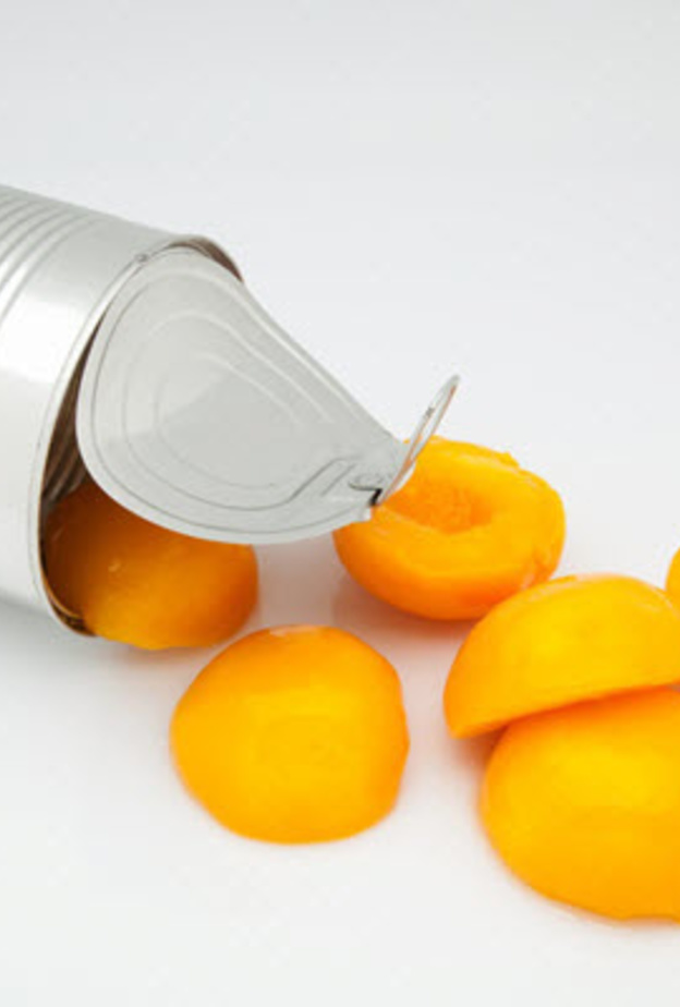 الفواكه المعلبة من الفواكه التي يفضل تجنب تناولها من قبل مريض السكري