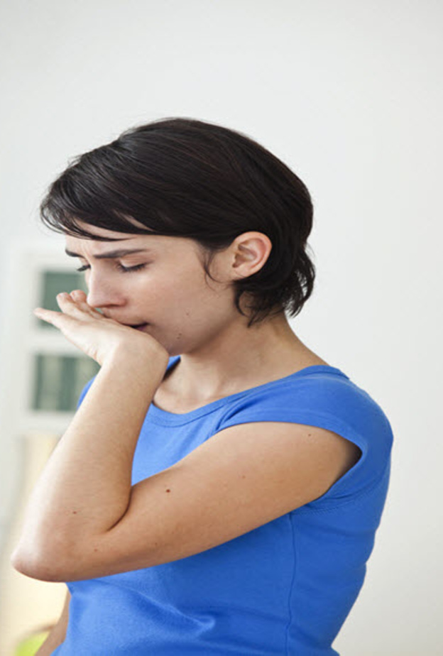 تحذير للمرأة: لا تستلقي عند الشعور بالغثيان!