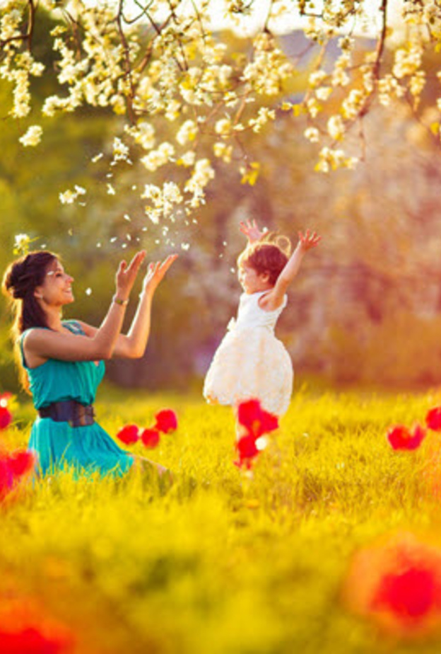 تحية للام التي تربي اولادها ليعيشوا في حاضرهم وليس ماضيها