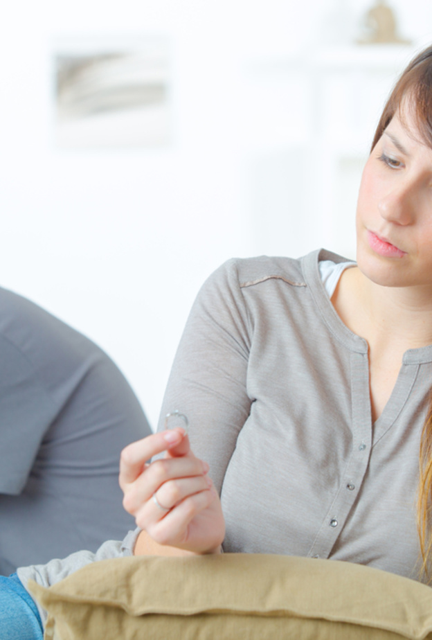 هذا الرجل لا يستحقك.. متى تستمعين لمن يقولها لك؟