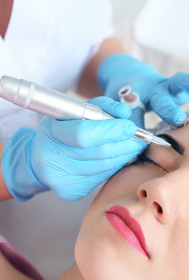 الماكياج الدائم والمخاطر الصحية الناجمة عنه