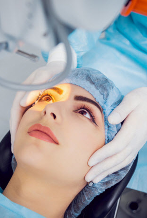 علاج إعتام عدسة العين بواسطة جهاز ليزر فيمتو