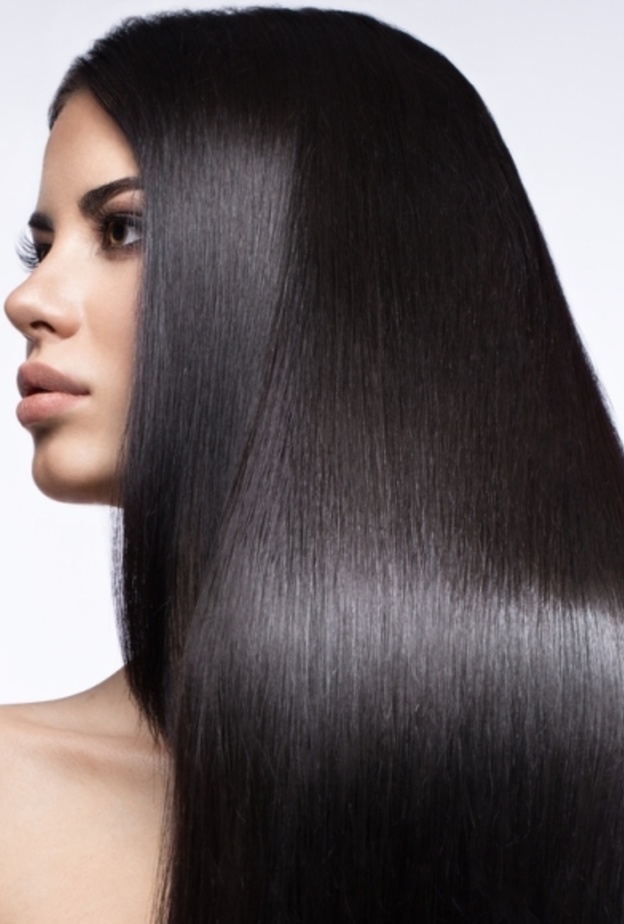 شعرك يحتاج دوما الى ماسكات طبيعية لاعادة رونقه