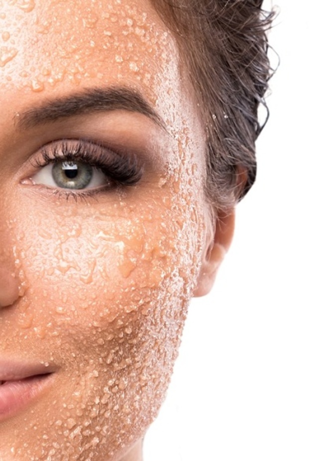 تقشير البشرة بالسكر