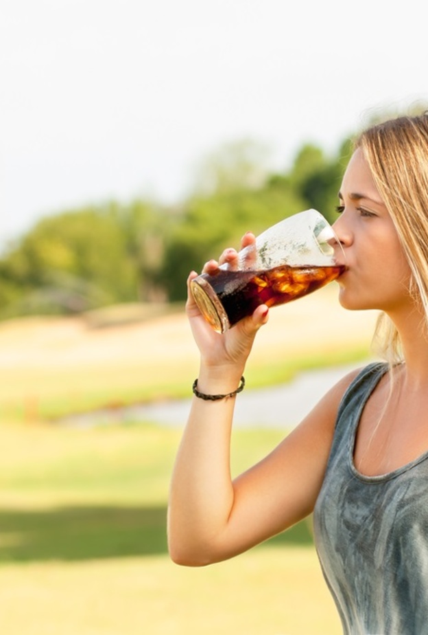 اسباب تجعلك تتوقف عن تناول المشروبات الغازية فوراً