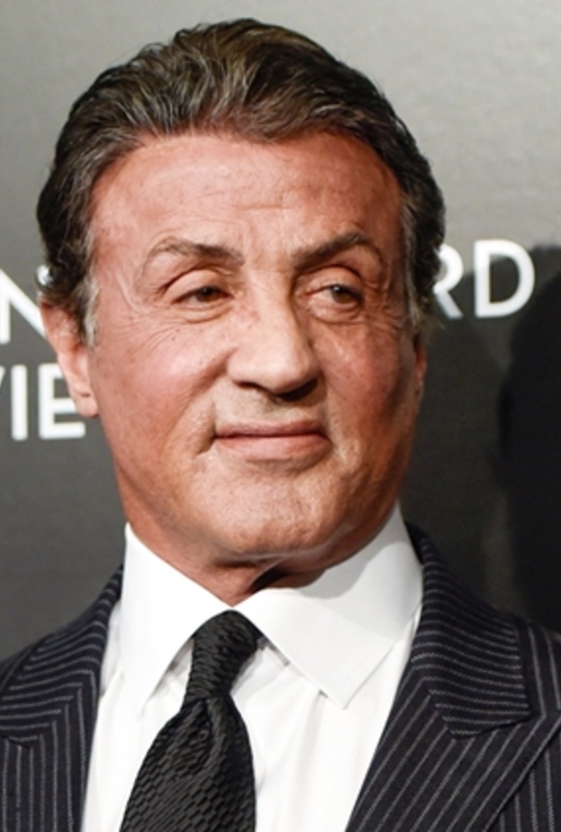  سلفستر ستالوني يجسد شخصية رجل المافيا رايموند أبريل