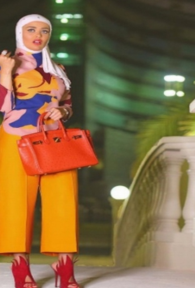 مرمر تتألق بحذاء غريب من توقيع دارGiuseppe Zanotti 