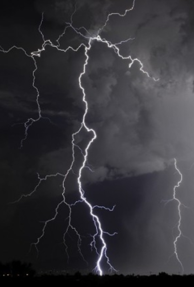 الأرصاد السعودية حذرت من سحب رعدية على 6 مناطق