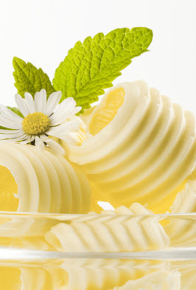 تحتوي الزبدة على احماض و فيتامينات تعزز من صحة الاسنان