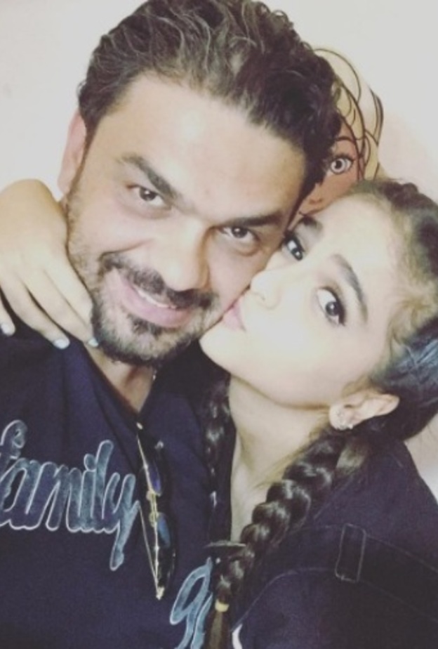 حلا الترك مع والدها 2016