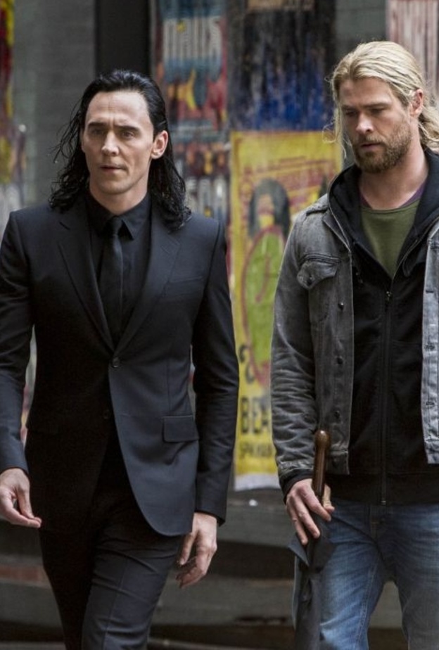 توم هيدلستون Tom Hiddleston و كريس هيمسوورث  Chris Hemsworth