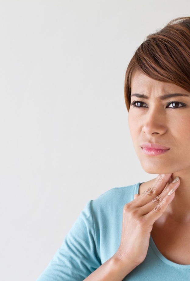 اسباب و طرق علاج حساسية الحلق المزعجة