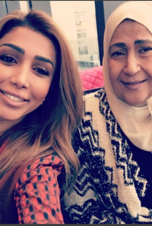 اروى مع والدتها