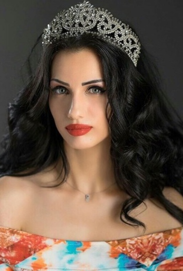 إيمان الباني