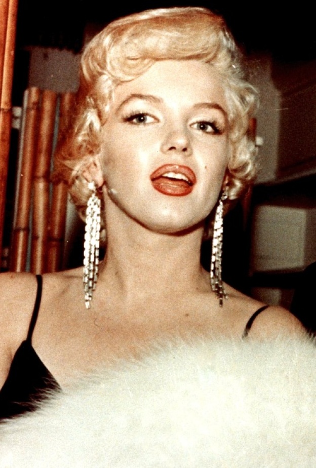 أقراط مارلين مونرو تباع بـ185.000 دولار