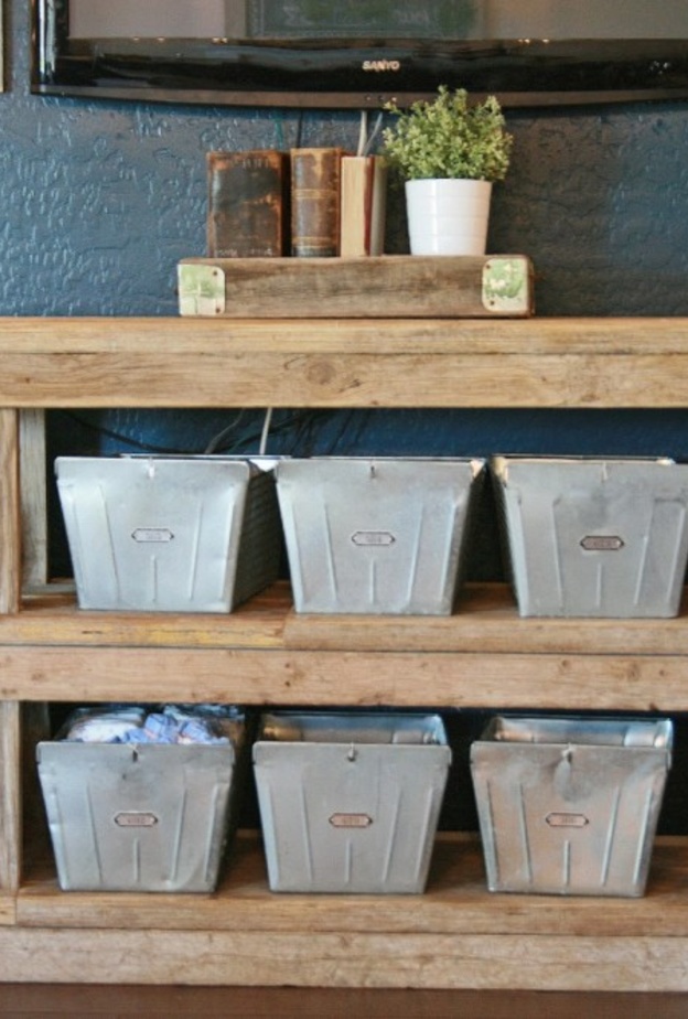 طاولة تلفزيون خشبية وجميلة