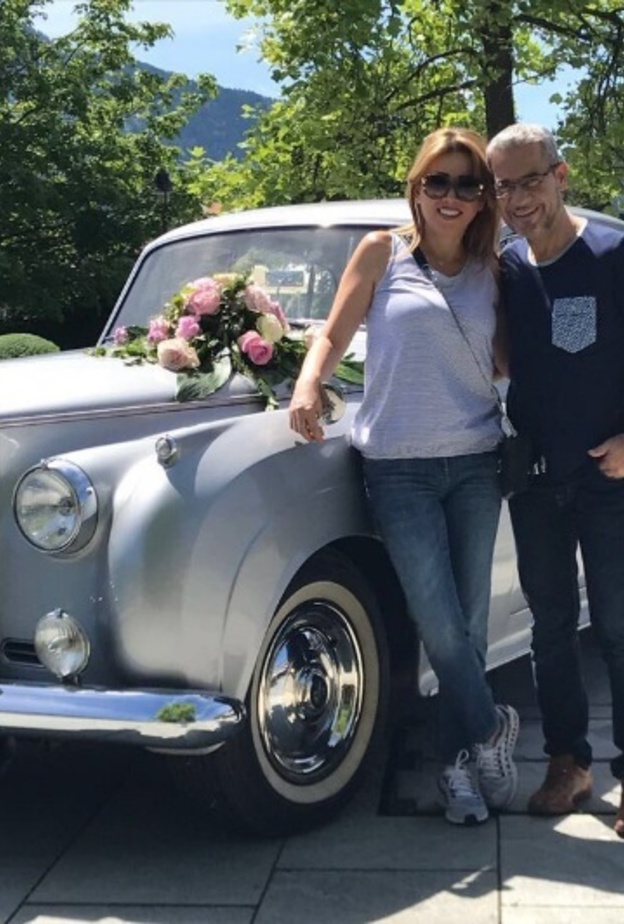 مصطفى الاغاء يحتفل بعيد زواجه