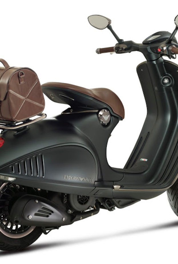 "فيسبا VESPA" فاخرة من أمبوريو أرماني