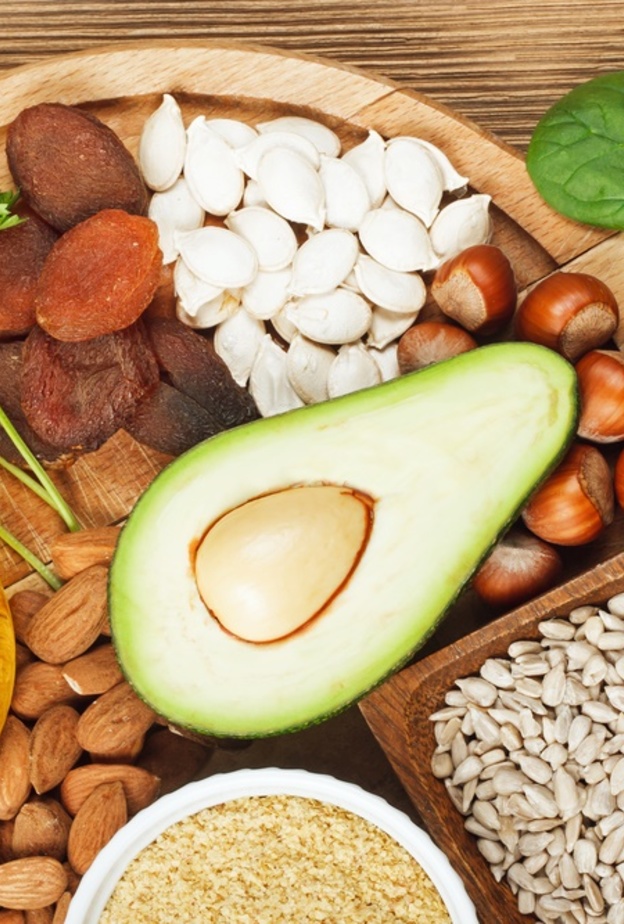 اطعمة غنية بفيتامين "اي" للتخلص من حب الشباب