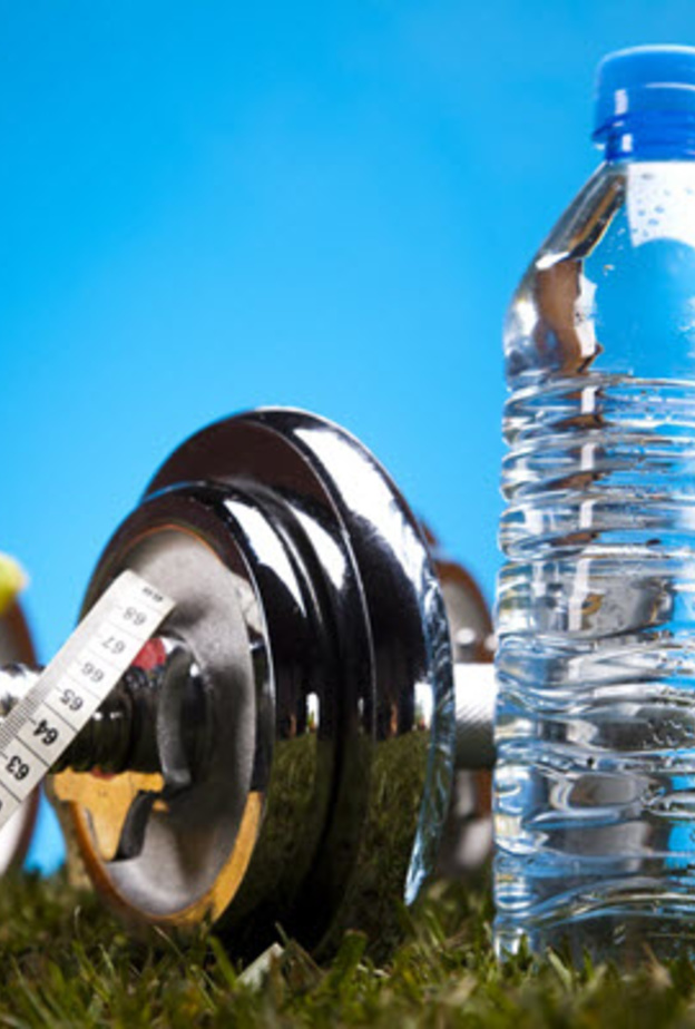 كم لتر من الماء يحتاج الجسم لانقاص الوزن يومياً؟