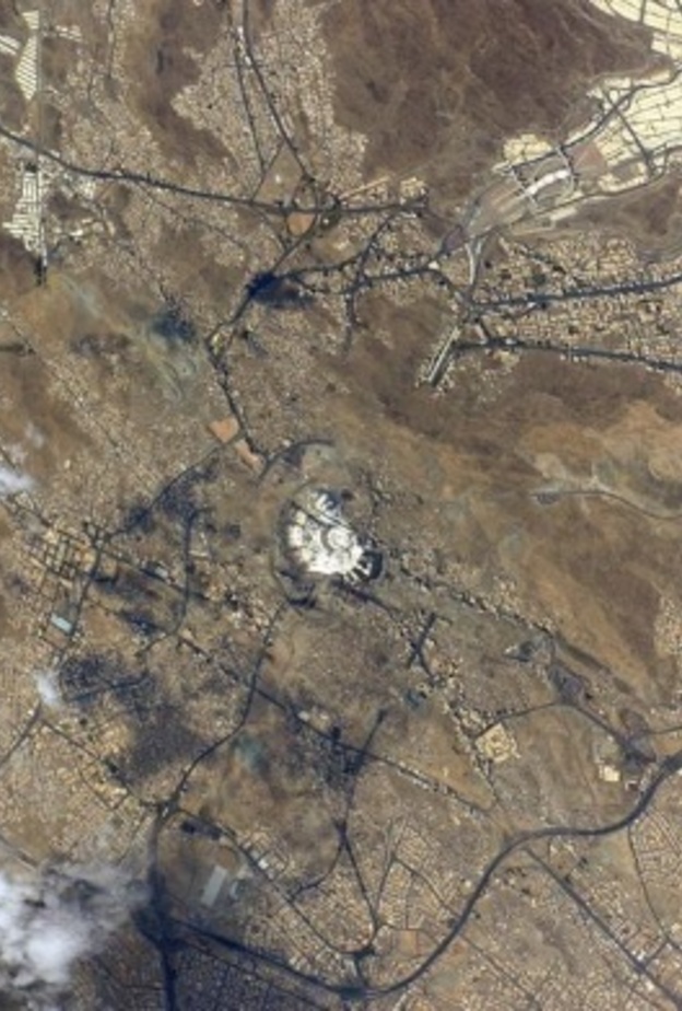 الصورة البديعة لأم القرى من الفضاء 