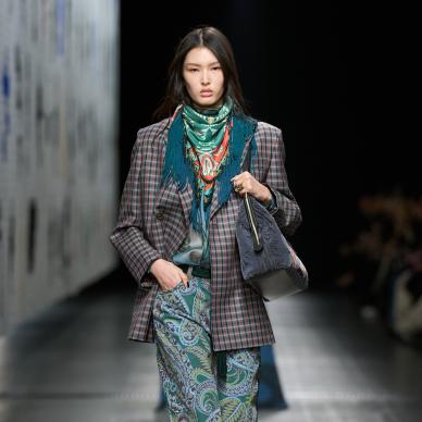 أبرز 3 نقشات رائجة لعام 2025 بأسلوب Etro