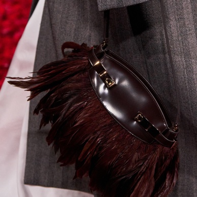 5 تصاميم حقائب تصدرت المشهد في عام 2025 بأسلوب Ferragamo