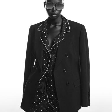 إطلالة من Elie Saab