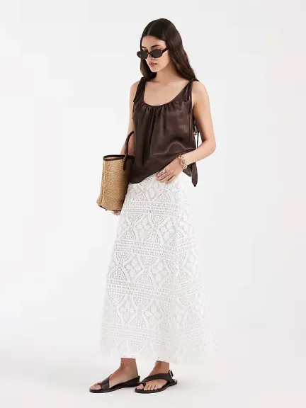 تنورة كروشيه بيضاء مبطنة من Asos	
