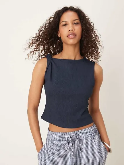 توب كحلي بدون أكمام من ASOS