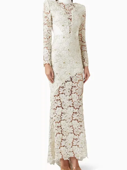 فستان سهرة من الدانتيل الأبيض من زيفاغو