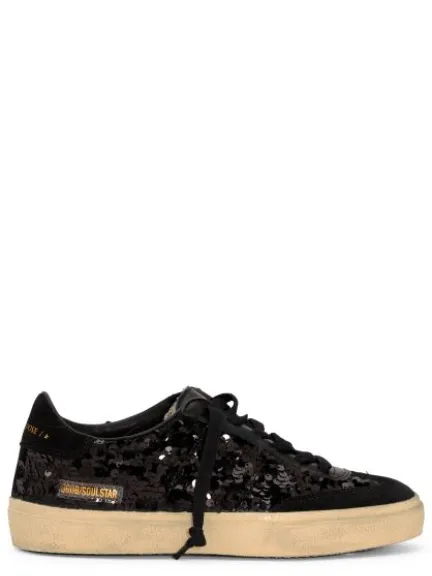 حذاء مزيّن بالترتر من GOLDEN GOOSE