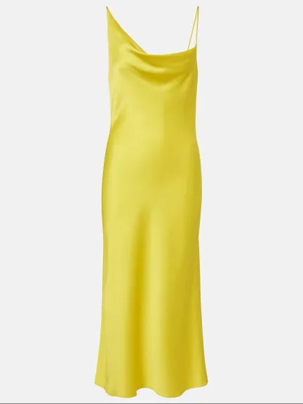 فستان انسيابي ساتان أصفر من Stella McCartney