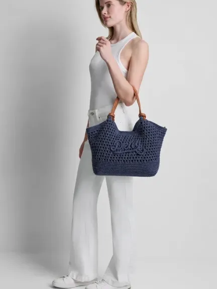 حقيبة كروشيه كحلية من DKNY