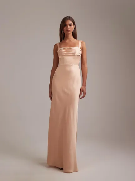 فستان ماكسي ساتان مستقيم باللون المشمشي من ASOS DESIGN