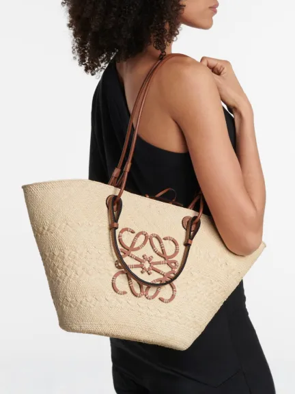 حقيبة من القش من Loewe