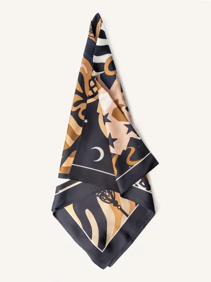 وشاح حريري من DKNY