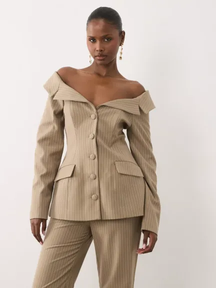 بليزر بأكتاف ساحلة من ASOS LUXE