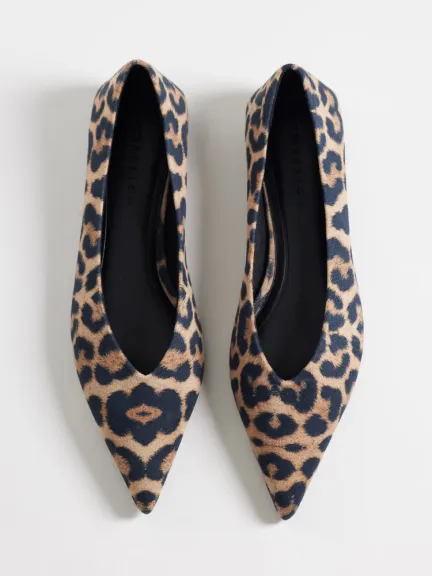 بالارينا مدببة بطبعة نمر من ASOS DESIGN