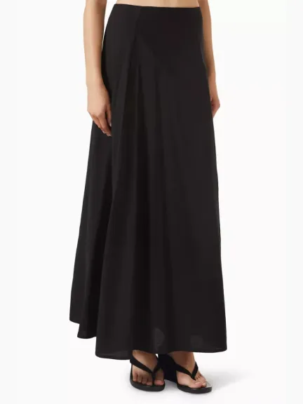 تنورة سوداء بقصة انسيابية من LYRA Modest