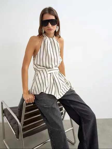 بلوزة بحزام وخصوص عمودية من Topshop