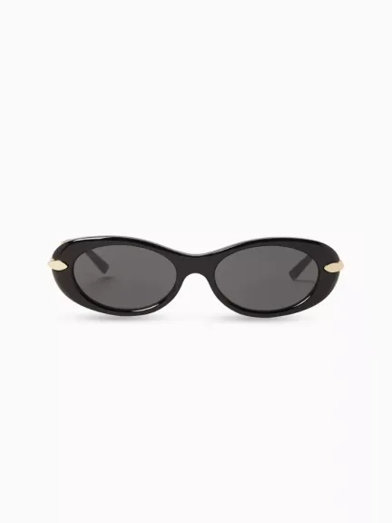 نظارة شمسية بإطار بيضاوي عريض من Givenchy