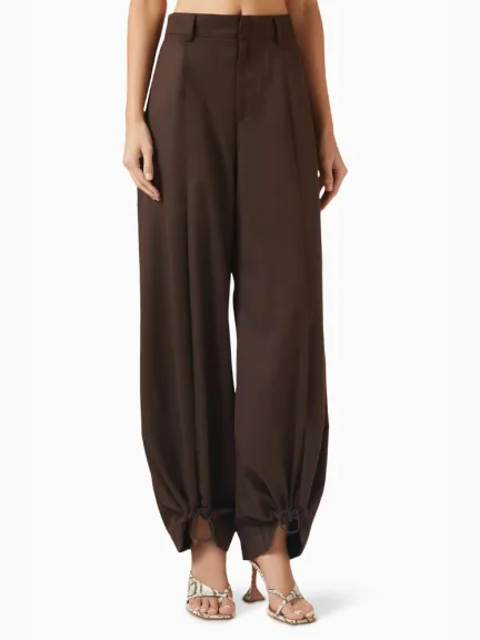 بنطال Drawstring-hem Pleated Pants من BLSSD
