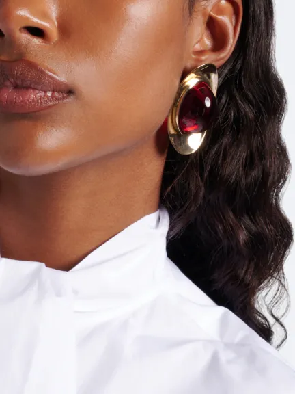 أقراط "Sculpted Gem" من Givenchy بتصميم بيضاوي وتزيين بارز