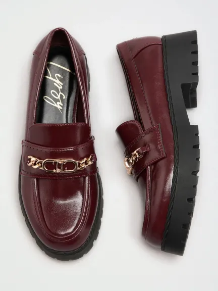 Loafer باللون العنابي من Lipsy