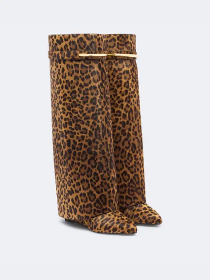 بوت طويل بطبعة الفهد من Givenchy