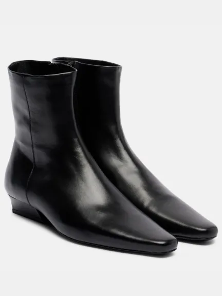 Ankle Boot باللون الأسود من Staud