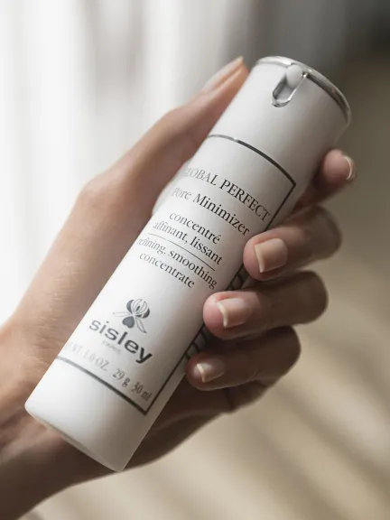 مستحضر لتقليل مظهر المسام واللمعان من علامة Sisley Paris	